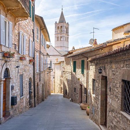 Готель Terrazza Santa Chiara Ассізі Екстер'єр фото