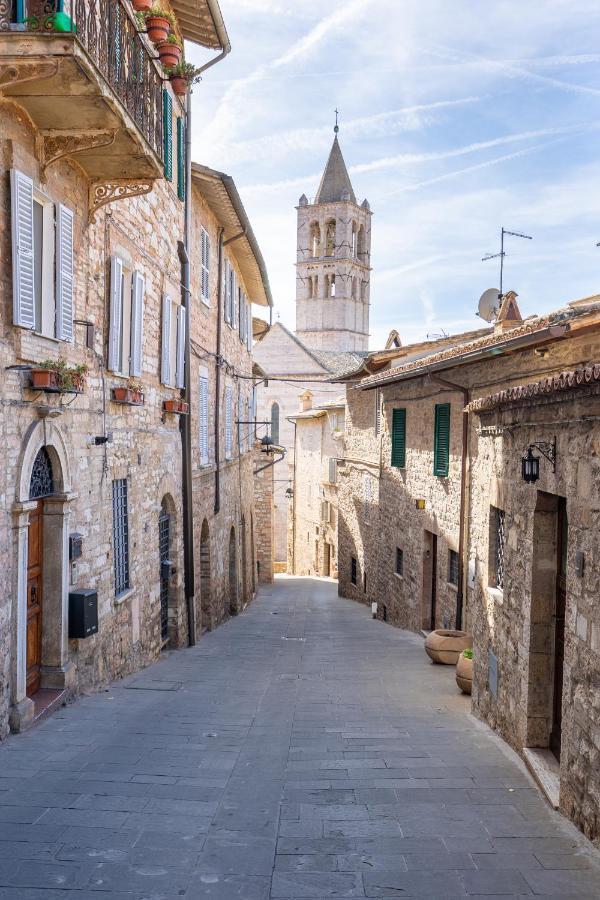 Готель Terrazza Santa Chiara Ассізі Екстер'єр фото