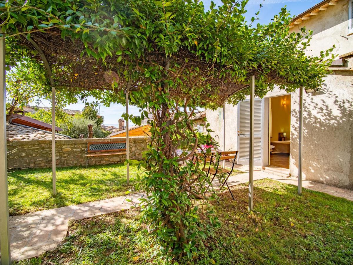 Готель Terrazza Santa Chiara Ассізі Екстер'єр фото