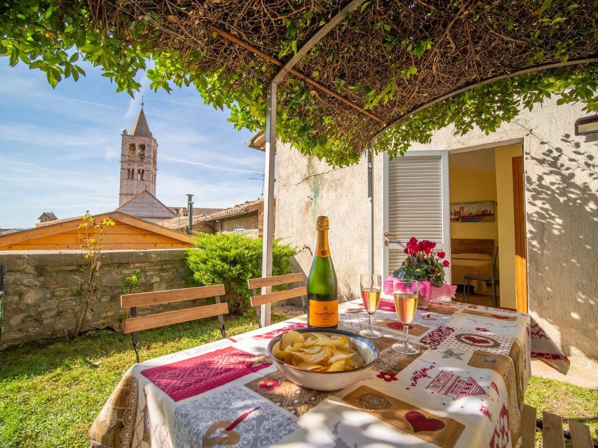 Готель Terrazza Santa Chiara Ассізі Екстер'єр фото