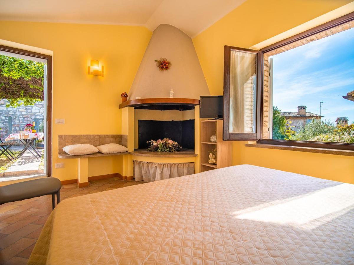 Готель Terrazza Santa Chiara Ассізі Екстер'єр фото