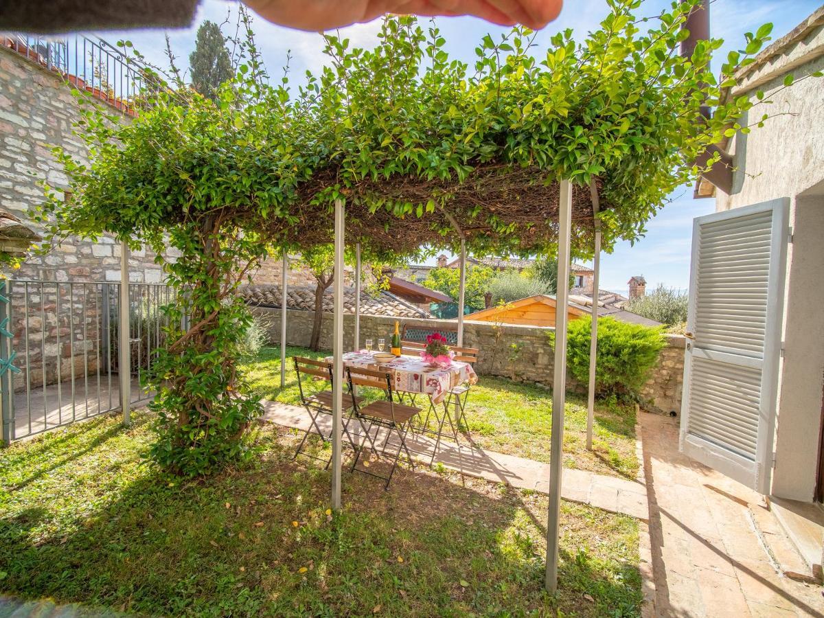 Готель Terrazza Santa Chiara Ассізі Екстер'єр фото