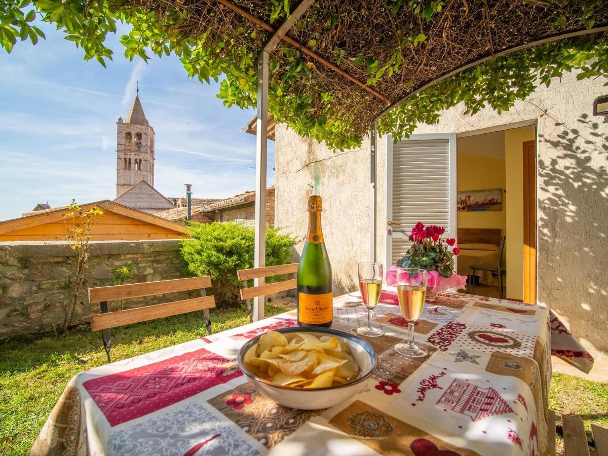 Готель Terrazza Santa Chiara Ассізі Екстер'єр фото