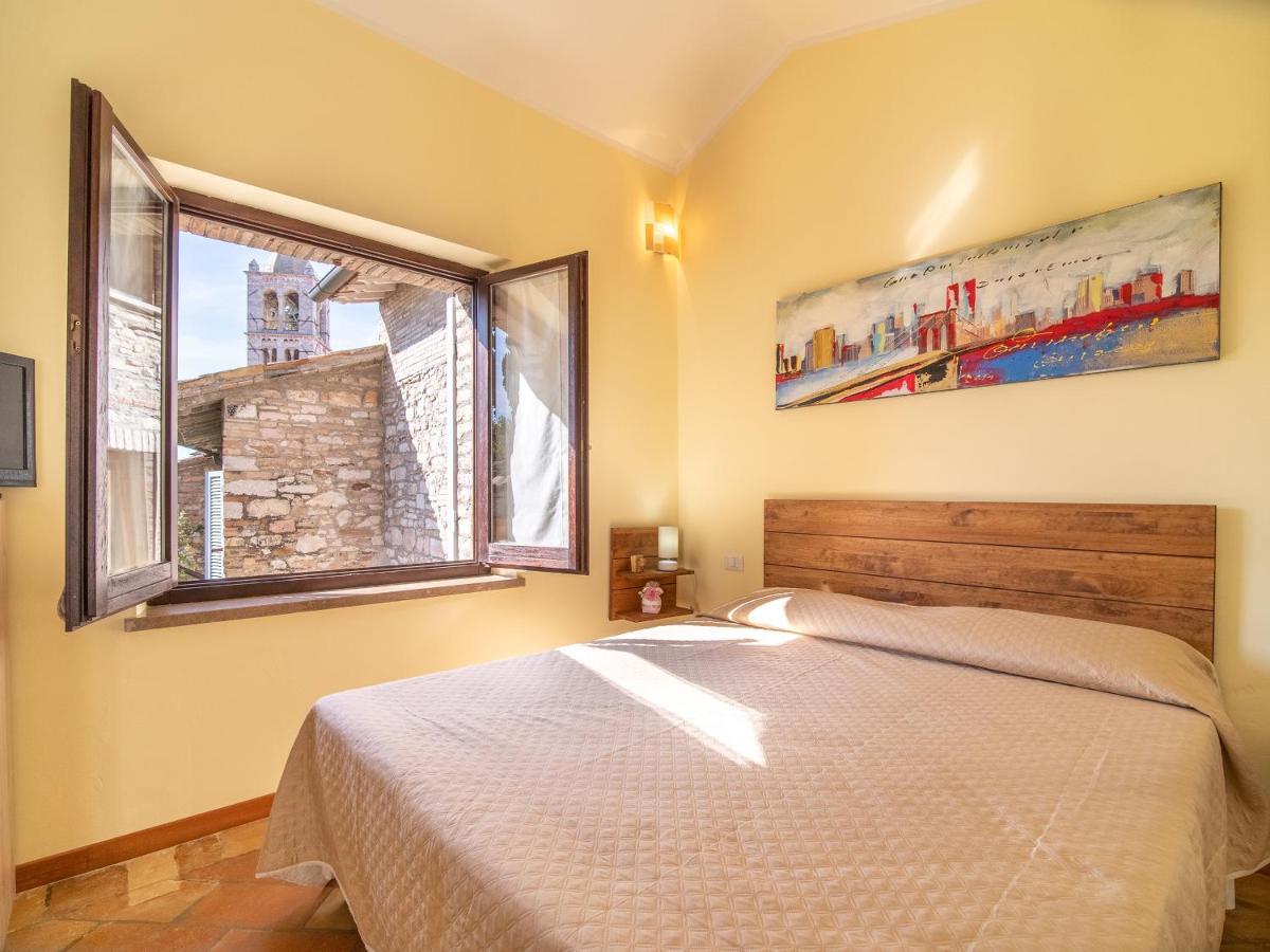Готель Terrazza Santa Chiara Ассізі Екстер'єр фото